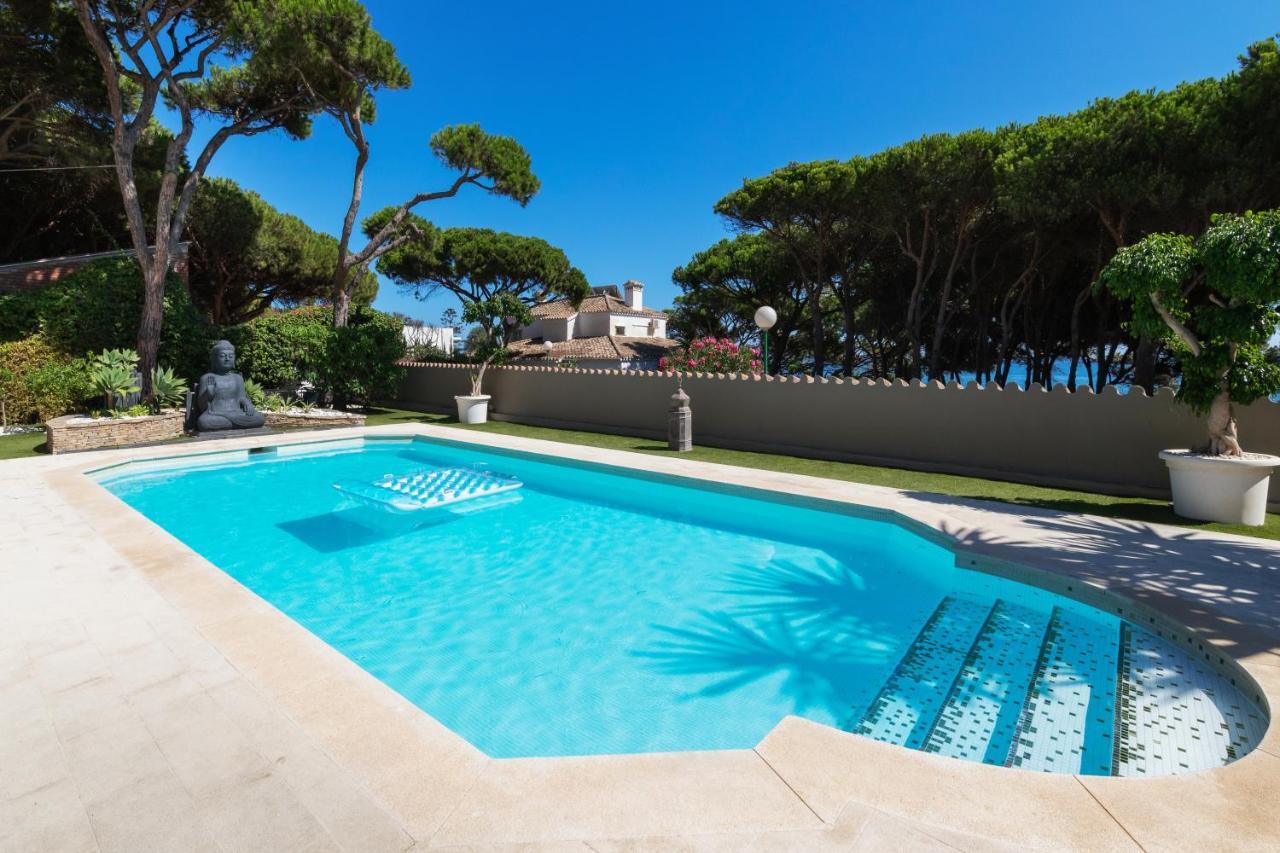 Villa In Puerto Cabopino Marbella Exteriör bild