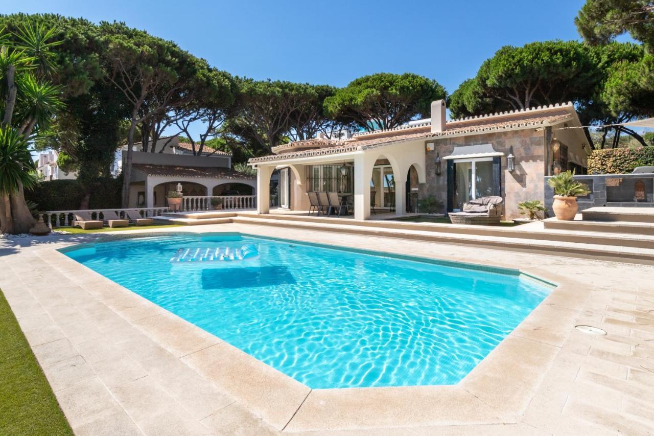 Villa In Puerto Cabopino Marbella Exteriör bild