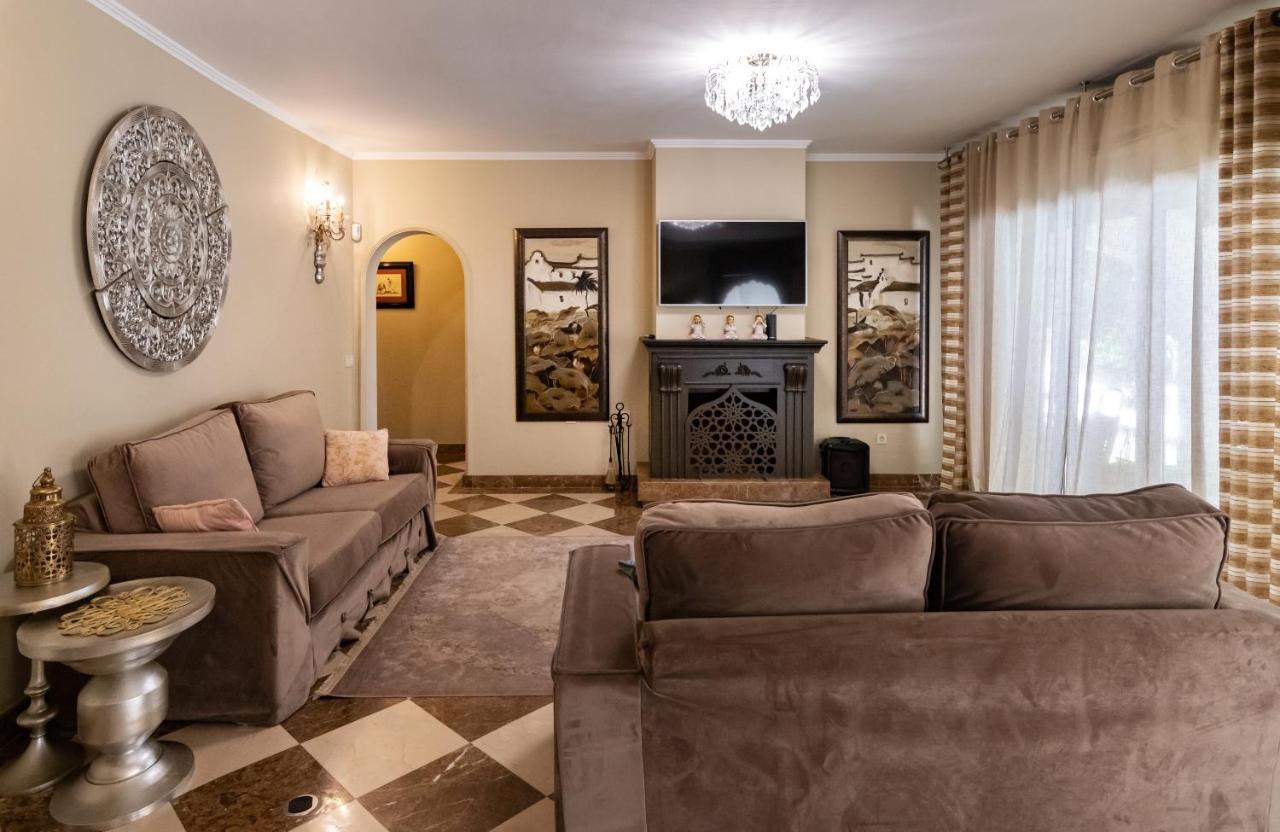 Villa In Puerto Cabopino Marbella Exteriör bild
