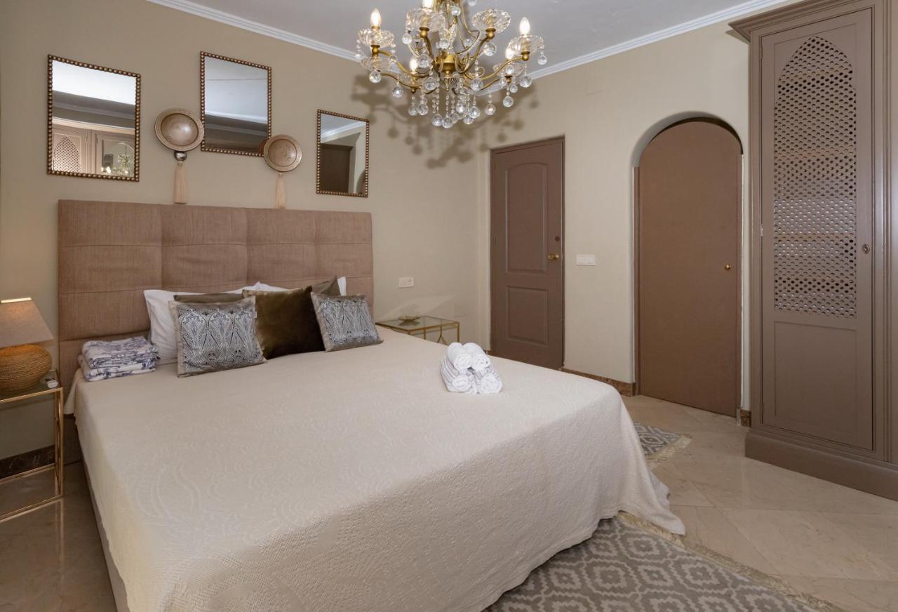 Villa In Puerto Cabopino Marbella Exteriör bild