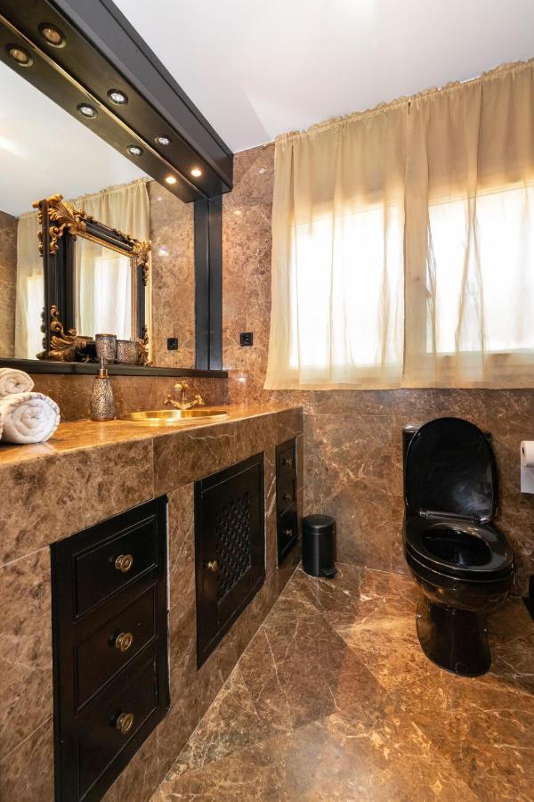 Villa In Puerto Cabopino Marbella Exteriör bild