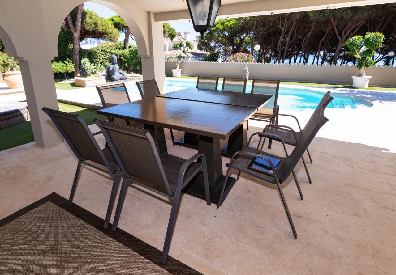 Villa In Puerto Cabopino Marbella Exteriör bild