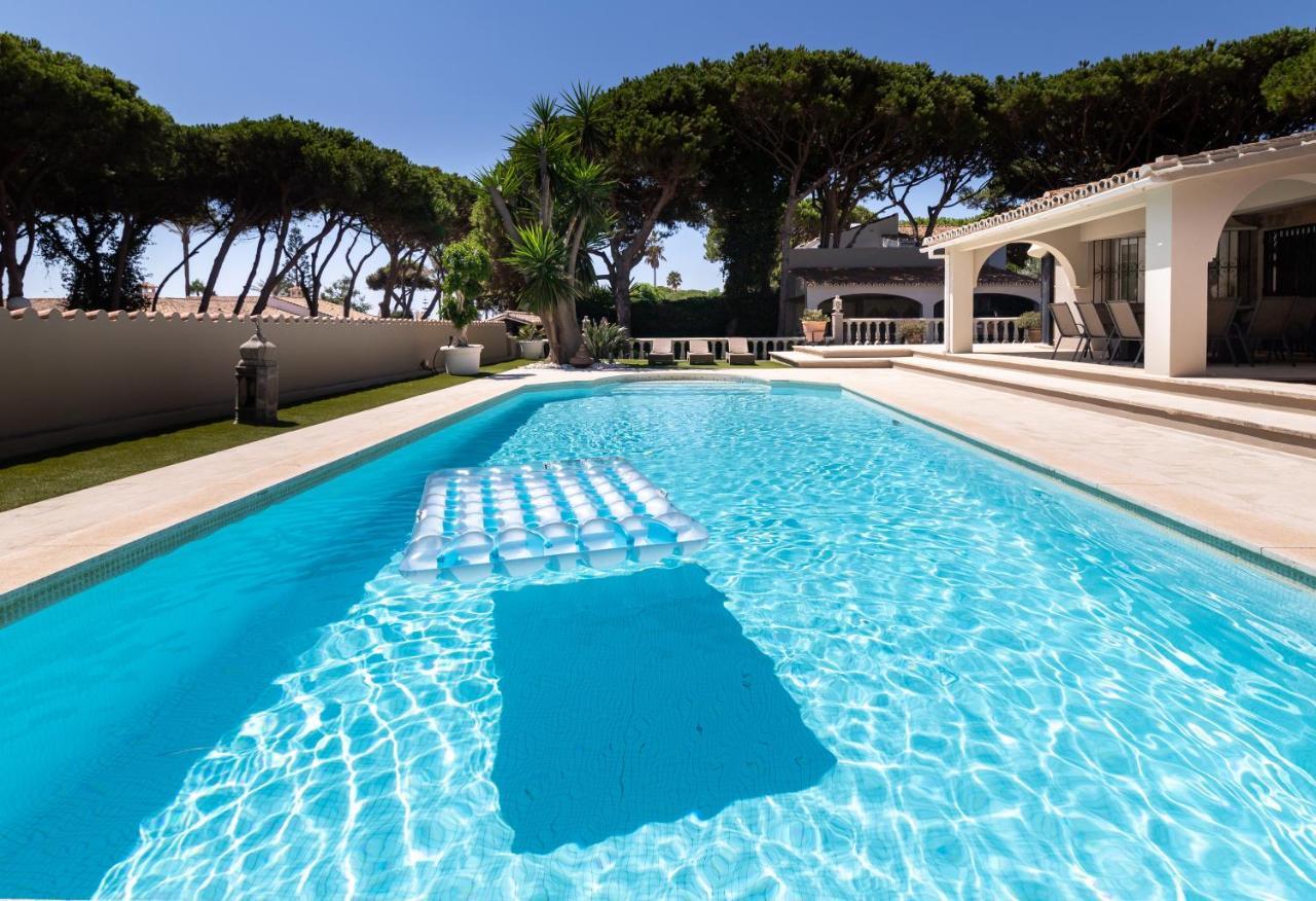 Villa In Puerto Cabopino Marbella Exteriör bild