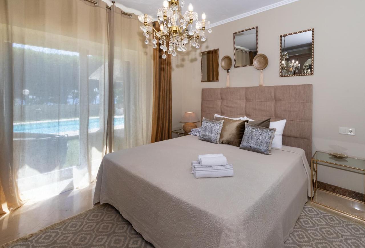 Villa In Puerto Cabopino Marbella Exteriör bild